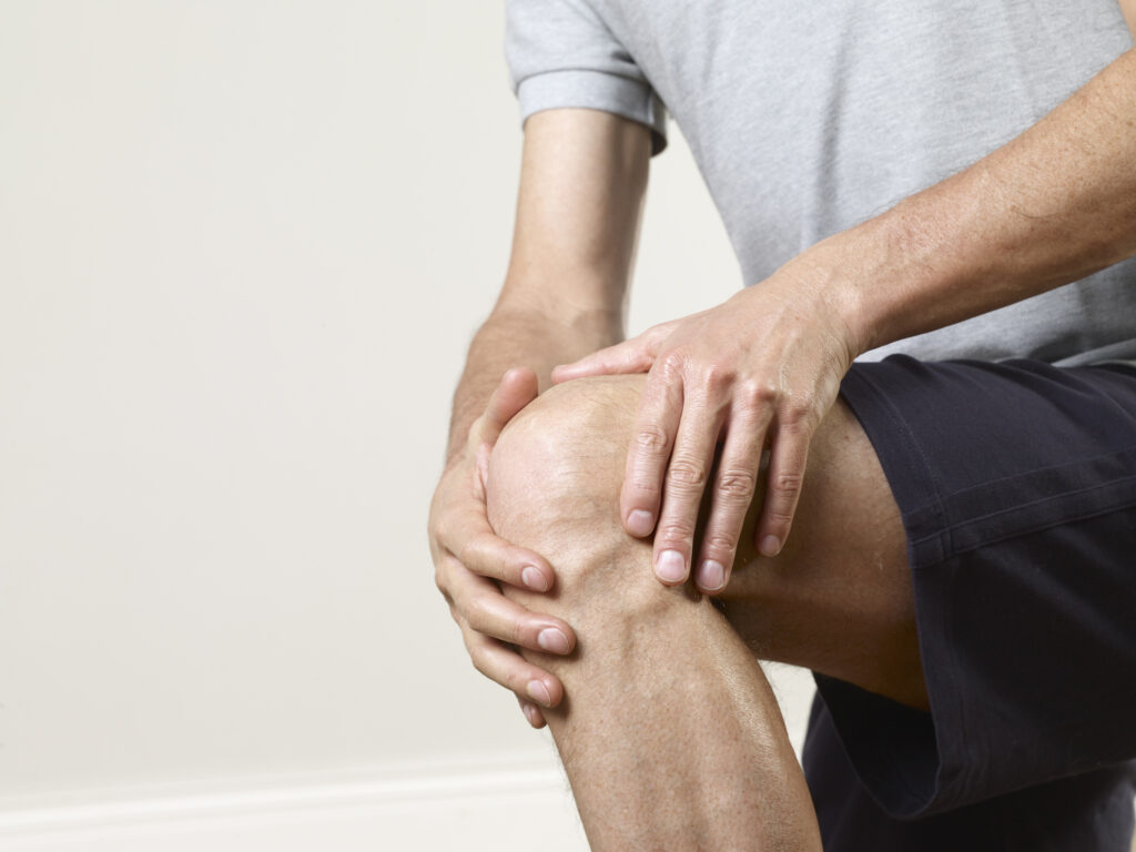 Почему хрустят колени - Статьи клиники Апекс